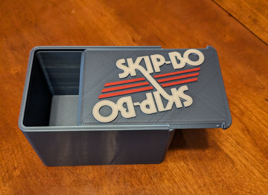 skip bo cartão caixa remixado by tsuckow brinquedos jogos borda skipbo velho logotipo 3d print model - Mito3D