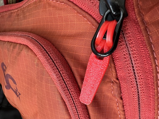 rucksack rei verschluss zipper backpack zip strap by henne harlekin fashion models anhaenger reissverschluss 3d print model - Mito3D