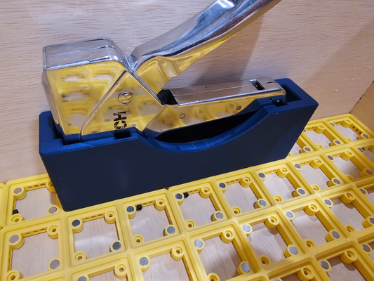 gridfinity bostich hefter by oklure werkzeuge veranstalter klammer gewehr holzhandel geschäft 3d print model - Mito3D