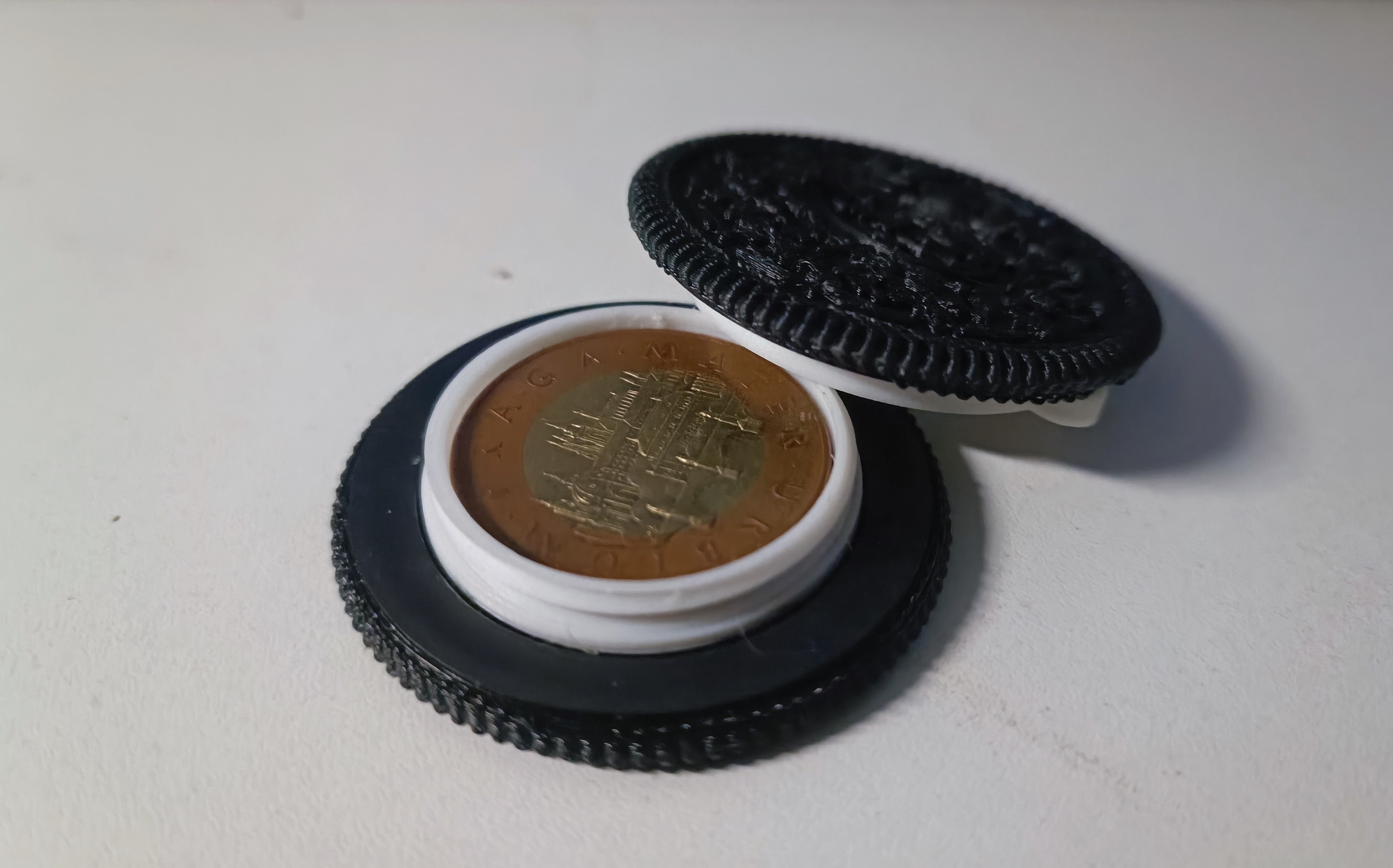 oreo schlüsselbund geheimnis box neu gemischt by mcginnis83 werkzeuge gadgets geld plätzchen kekse geldscheinklammer sparbüchse sekretbox 3D print model - Mito3D