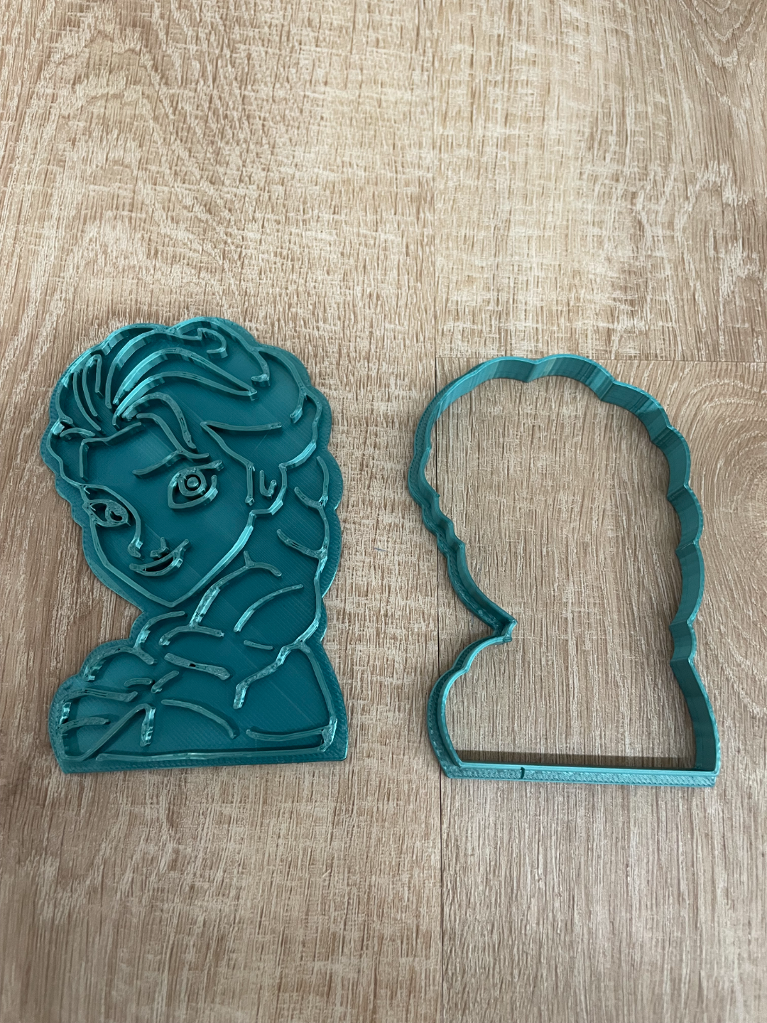 elsa cookie cutter frozen character by maxilupa tools 3D print model - Mito3D