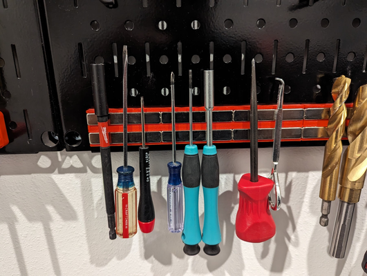 wall control - magnetic hanger bar by jaxel tools organizers 3d print model - Mito3D