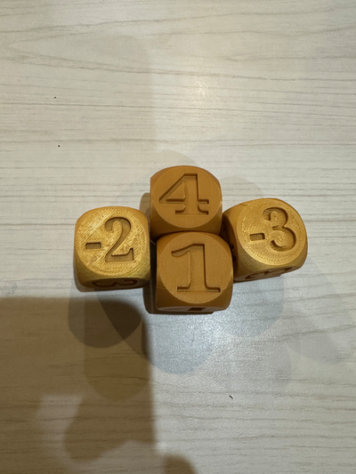 1 4 2 3 zar by parçalayıcı oyuncaklar oyunlar yazı tahtası 3d print model - Mito3D
