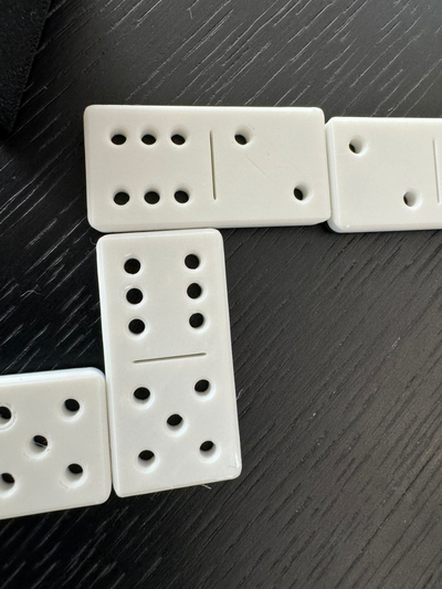 standard domino box by 19evdominta3 spielzeuge spiele tafel dominosteine 3d print model - Mito3D