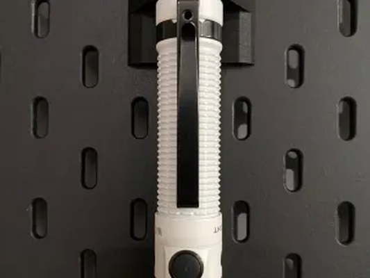skadis magnetisch olight krieger mini halter unterstützung by bob werkzeuge veranstalter werkzeugorganisation organisation licht lichthalter taschenlampe taschenlampenhalter taschenlampenhalterung 3d print model - Mito3D