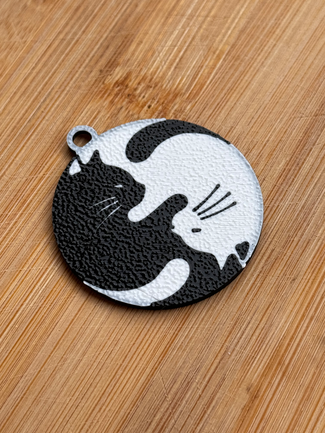 chat yin yang remixé by brk labs ménage animaux domestiques porte clés ying animal compagnie collier 3D print model - Mito3D