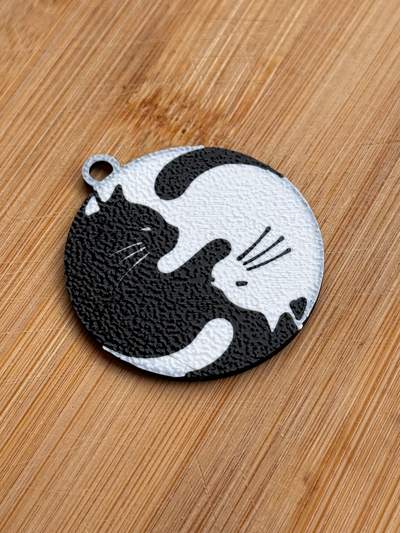 chat yin yang remixé by brk labs ménage animaux domestiques porte clés ying animal compagnie collier 3d print model - Mito3D