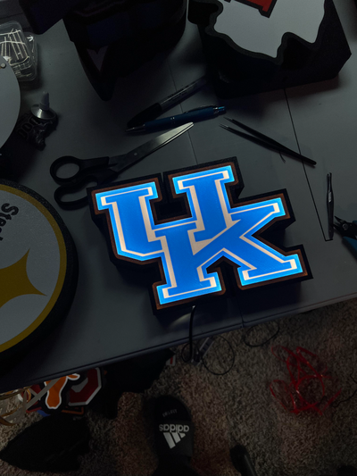 uk kentucky led lámpara by codyinbody3 arte señales logos fútbol baloncesto béisbol lucha universidad deportes gatos monteses caja ligera ligero 3d print model - Mito3D