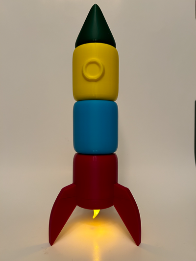bauen rakete teelicht auflage by verdrehte schichten 3d spielzeuge spiele zappeln austauschbar magnete fliegend objekt halter unterstützung schreibtisch spielzeug zubehör zubehörteil spaß 3d print model - Mito3D