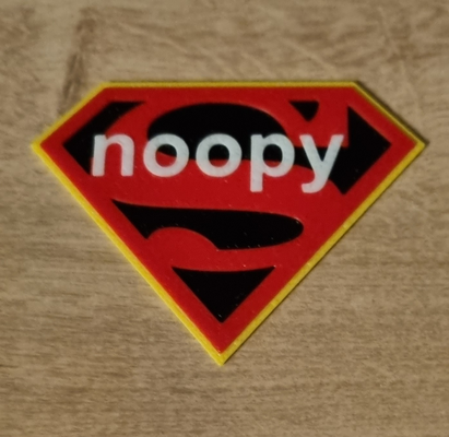 süper noopy by yarım ph sanat 2d şapka dövmesi rozet 3d print model - Mito3D