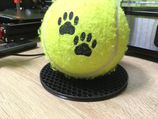 grande pelota soporte by ondrej casa jardín drzak pararse zapato tenis drzaknatenisak pista 3d print model - Mito3D
