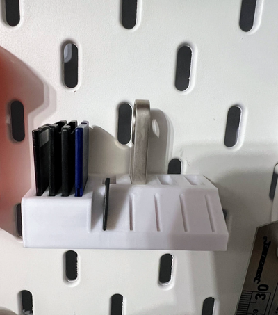skadis usb sd karte halter unterstützung neu gemischt by marcos hobby diy ikea mikro microsd 3d print model - Mito3D