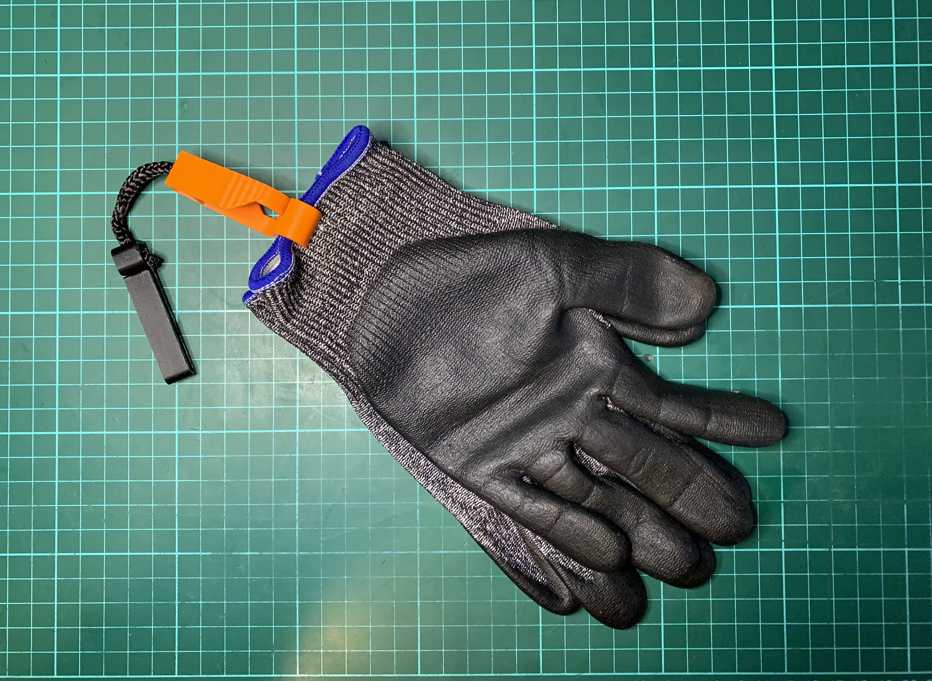 handschuhe gürtel clip schleife by weiser werkzeuge veranstalter handschuh 3D print model - Mito3D