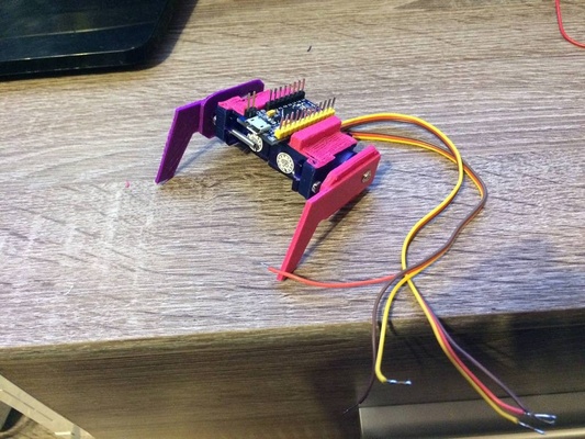 crab like arduino automat by manolo bildung ingenieurwesen 9gservo automatisierung krabbe mikroservo servo 3d print model - Mito3D