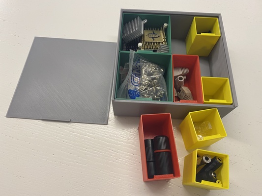 impilabile scatola bloccaggio coperchio inserti by tom mi utensili organizzatori organizzatore astuccio guaina conservazione organizzazione inserire deposito piccole parti 3d print model - Mito3D