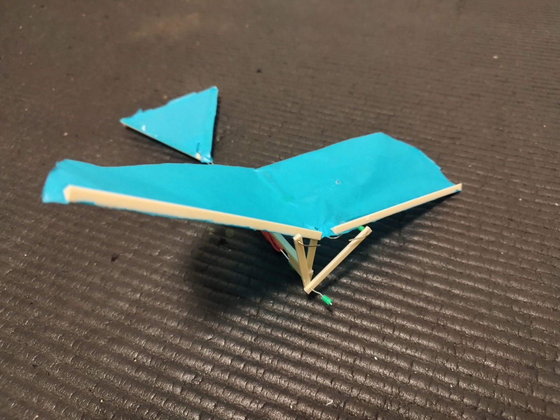 ornithopter by metairic education engineering bird plane paper rubber rubberbabd flying fly motor bionic 3D print model - Mito3D