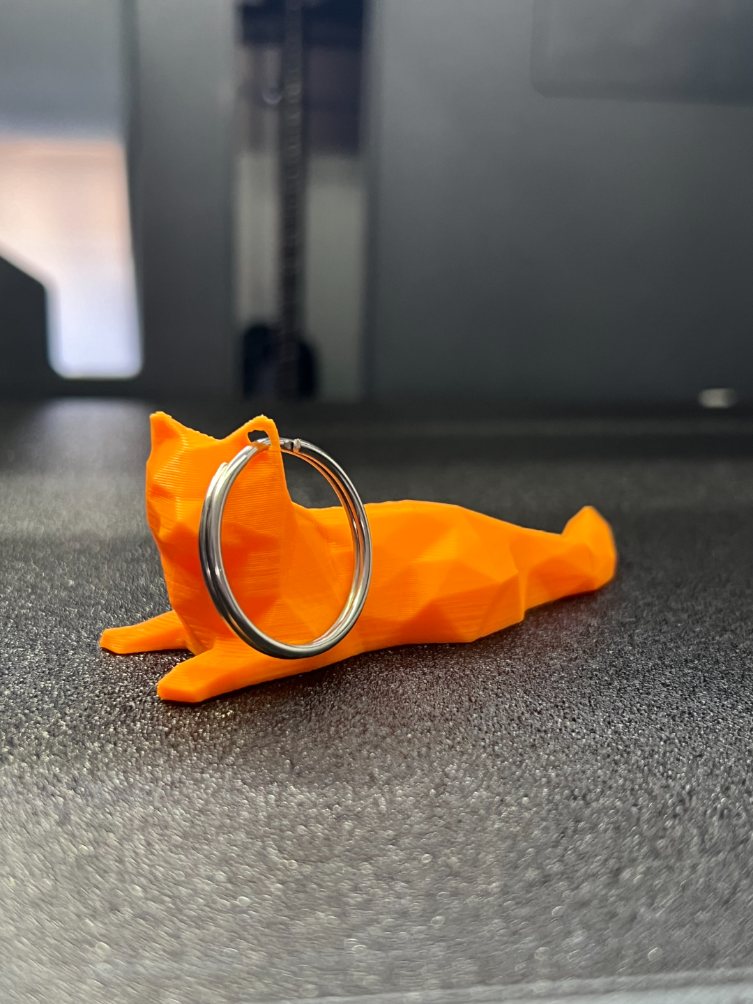 low-poly cat keychain remixed by lil ppj miniatures animals poly 3D print model - Mito3D