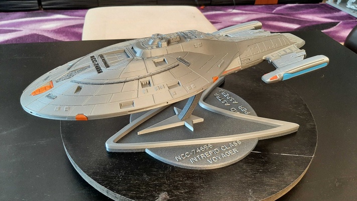 voyager - intrepid class by martintaichl hobby & diy vehicles ship space star trek federation 3d print model - Mito3D