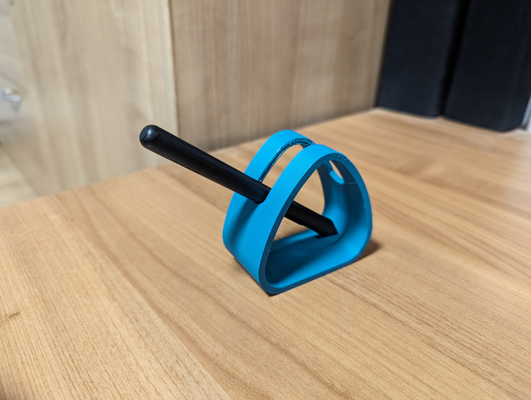 minimalistisch stift bleistift halter unterstützung by marek tomci haushalt büro 3d drucken schreibtisch zubehörteil gedruckt design organisation funktional cool 3d print model - Mito3D