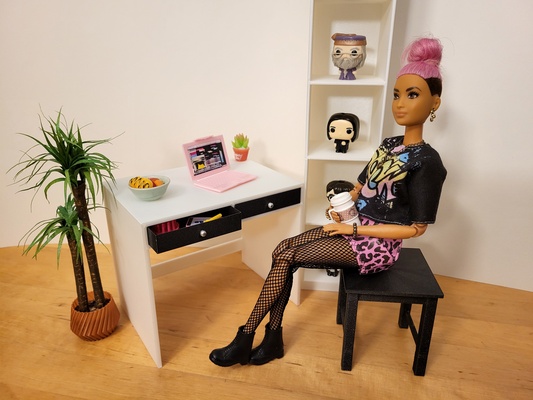 oficina mesa taburete muñecas 1 6 by necesidad juguetes juegos casa mueble muebles miniatura 3d print model - Mito3D