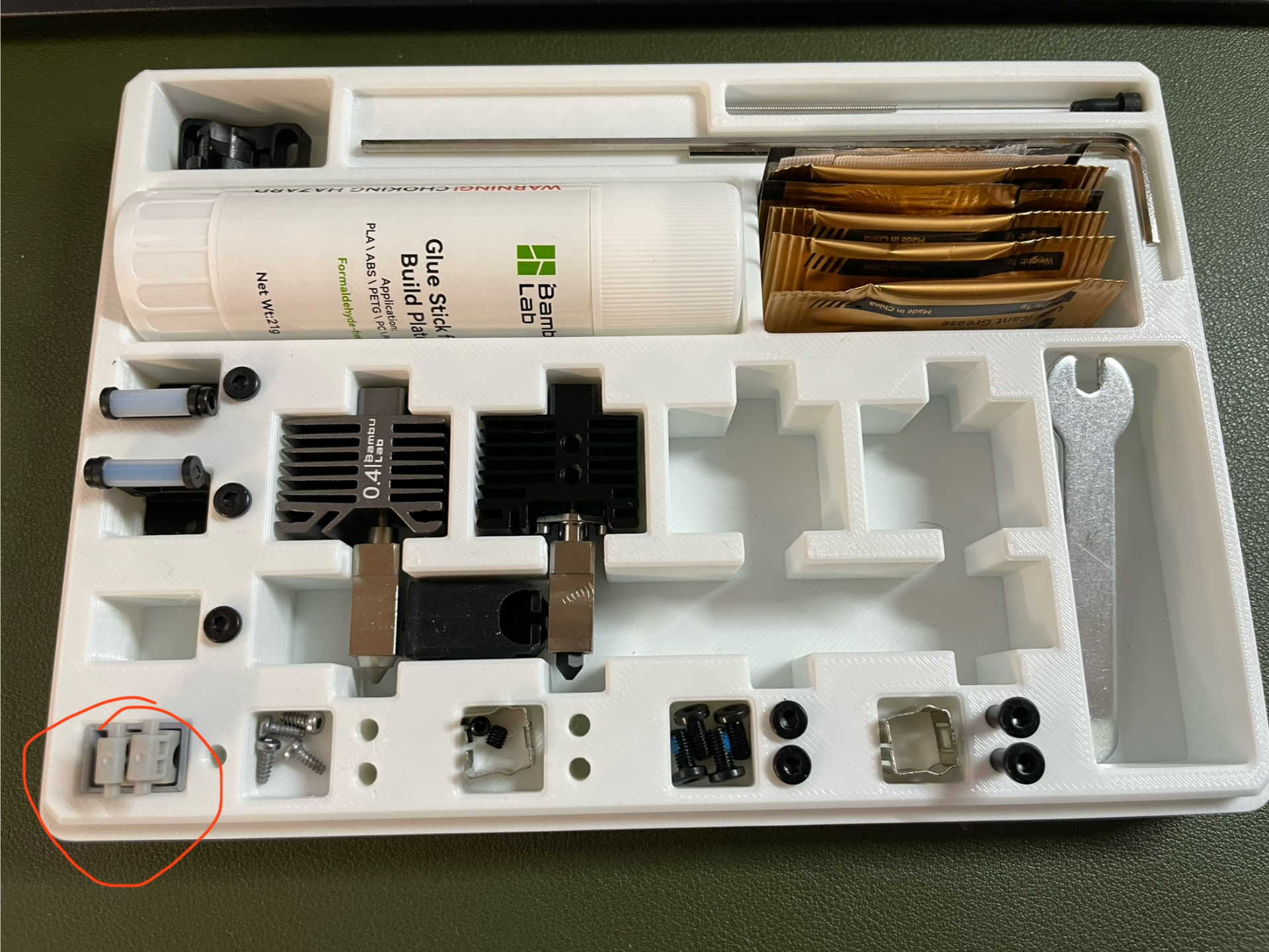 bambu laboratório caixa ferramentas inserir filamento cortador suporte remixado by topxnbo 3d impressora acessórios bambulab x1c p1s p1p armazenamento 3dprinter ferramentas ferramenta filamentos manutenção caso bainha ams 3D print model - Mito3D