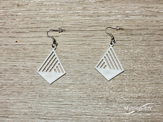 triangle earring by sgenos fashion models boucle d'oreille triangulaire 3d print model - Mito3D