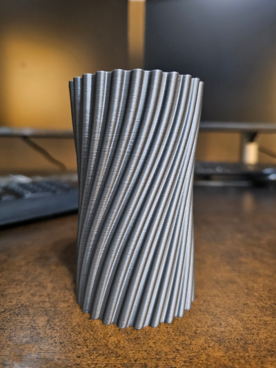 delgado espiral bolígrafo soporte by newit00 casa oficina 3d print model - Mito3D