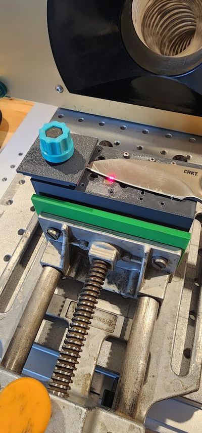 coltello jig laser incisione by j lifer utensili gadget titolare supporto 3d print model - Mito3D