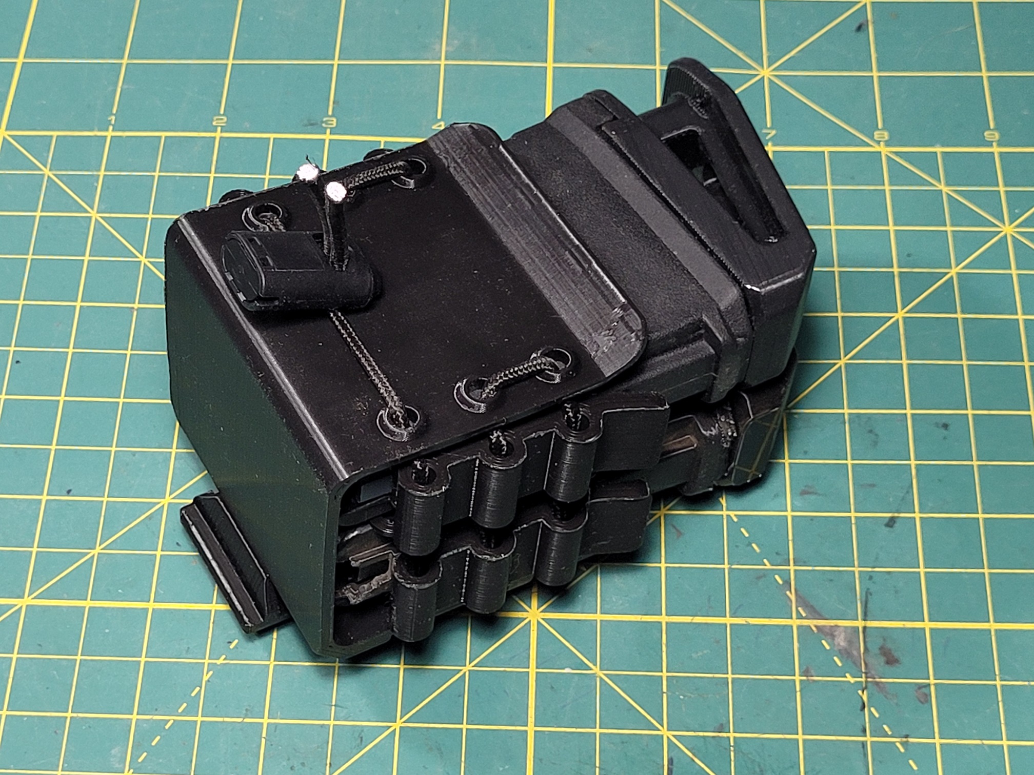 dual 10 ar mag pouch remix remixed by qwermmakes hobby & diy sport outdoors ar15 magpouch 3D print model - Mito3D