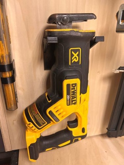 dewalt 20v karşılıklı duvar binmek by jeeperjc araçlar organizatörler panter testere duvar askısı duvara monte 3d print model - Mito3D