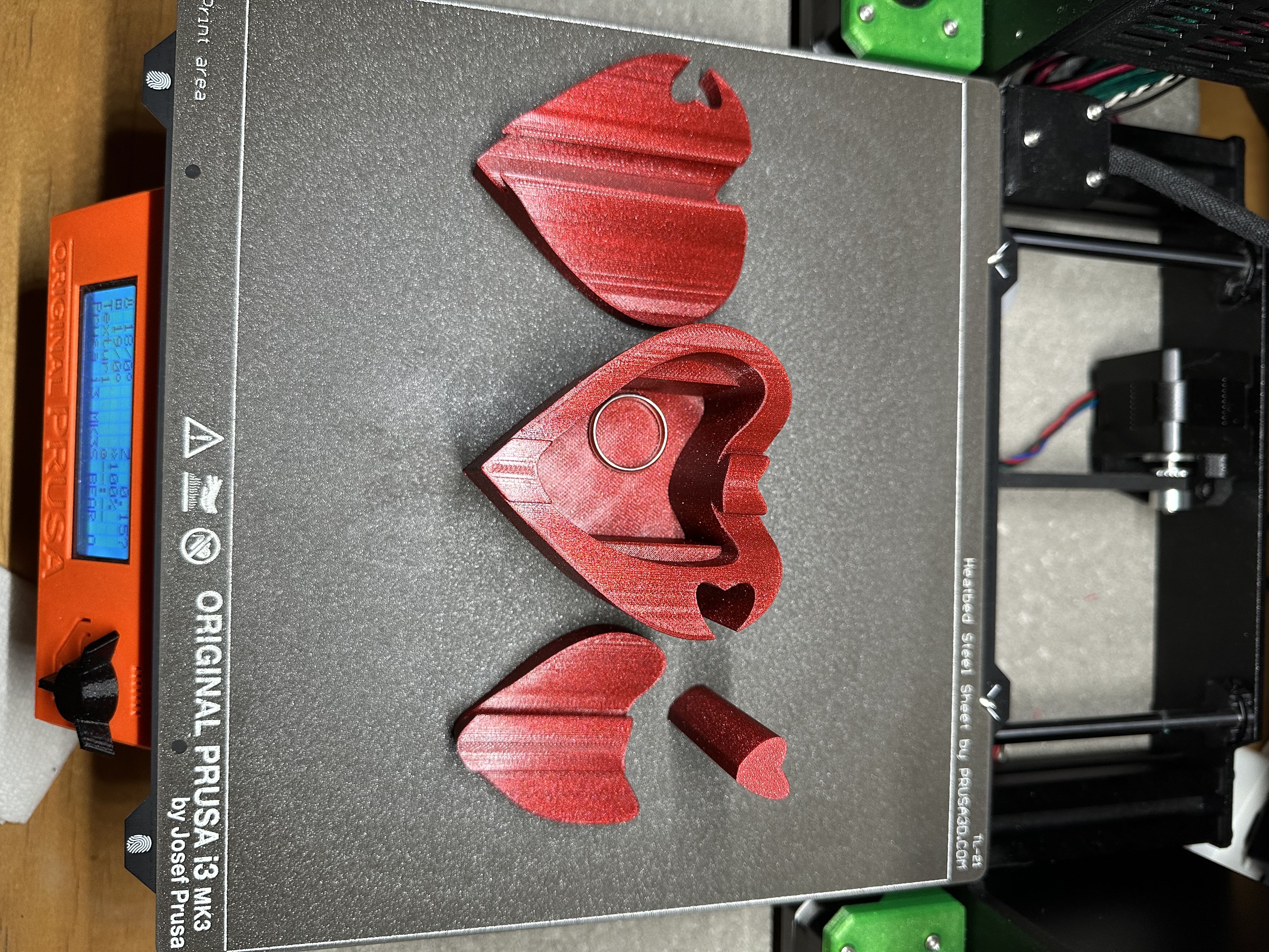 corazón rompecabezas reserva caja by jeremy arte modelos dia san valentin forma corazon 3D print model - Mito3D