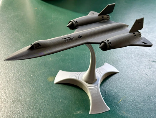 ensamblado mejorado sr 71 mirlo 2 bases remezclado by faran3d juguetes juegos sr71 avión bambu 3d print model - Mito3D