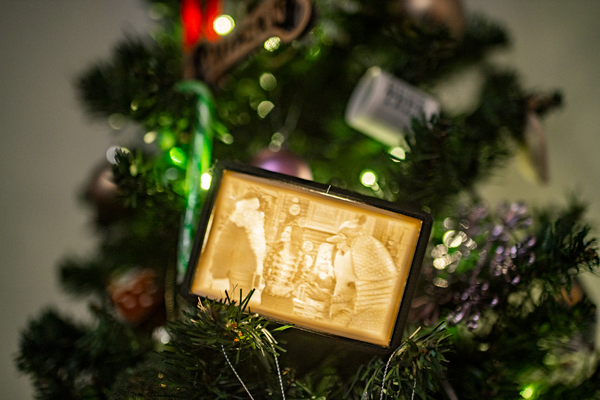 amis lithophane tv boîte by 3dprintwell co uk ménage festivités noël ornement décoration lumière copains émission télévision 3d print model - Mito3D