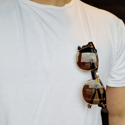 clip brille halter unterstützung by 3d lab mode modelle zubehör printinplace träger fall mantel haken hemd schläger leben meme nützlichkeit urlaub brillen magnet klemme gadgets gadget hängbar halle design designwettbewerb designer kunst innovation minimalistisch minimal trend sonnenbrille auge zubehörteil reise wesentlich lager clever cool thingiverse farbe anpassbar reinigen aufgeräumt organisation veranstalter ams 3d print model - Mito3D