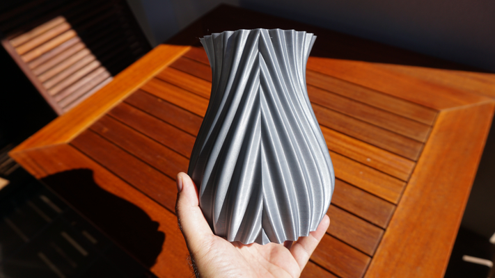 symmetric twisted vase by normaker household decor twistedvase fusion360 step jarron 3d print model - Mito3D