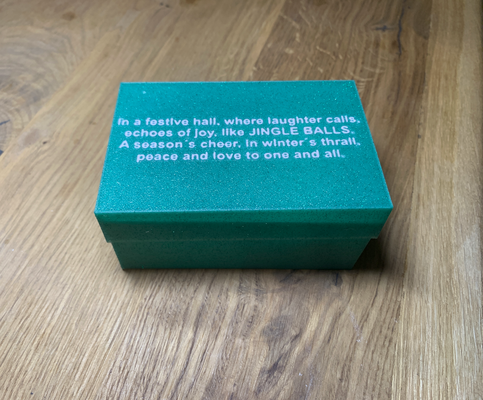 container klimpern bälle by criss24x7 haushalt feierlichkeiten geschenkbox geschenk glöckchen weihnachten ball glocke spaß box idee ornament i3design 3d print model - Mito3D