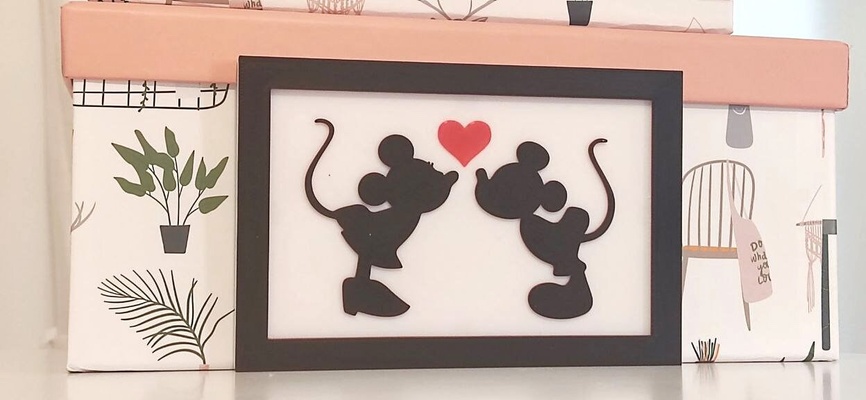 mickey mouse minnie kissing frame by key guy art signs & logos wallmount kiss mickeymouse 3d print model - Mito3D