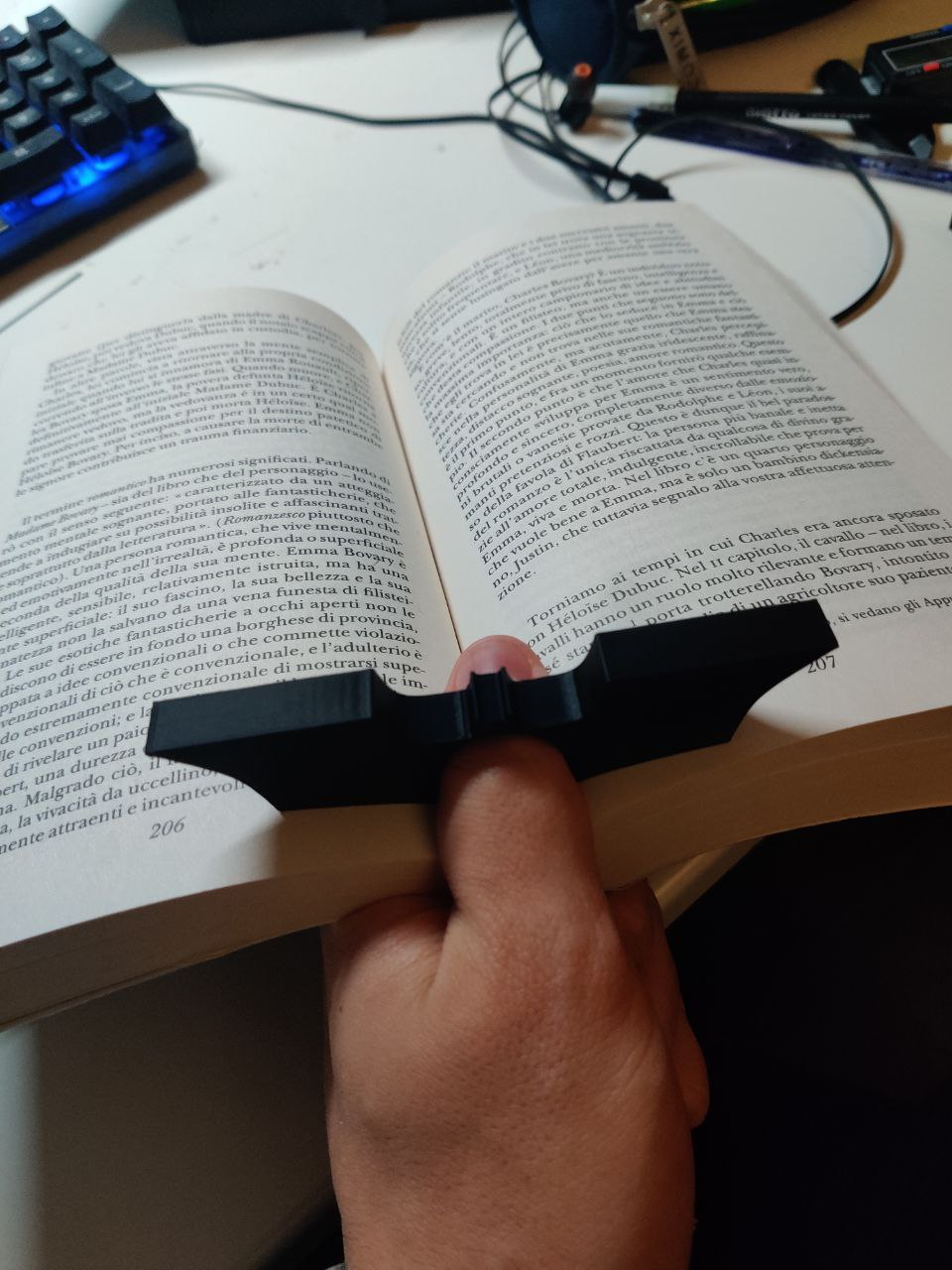 batman bookholder by molestar 98 3d impresora accesorios libro soporte rápido impresión 3D print model - Mito3D