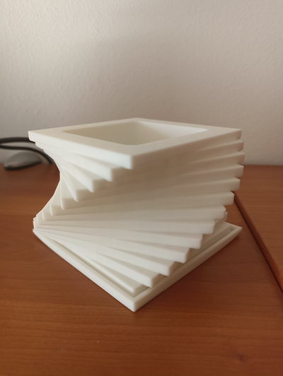 contorto fioriera vaso base remixato by dice 3d domestico arredamento pianta twistedvase contorta supporto deco decorazioni decorazione maceta decoracion comedor vita camera fiori 3d print model - Mito3D