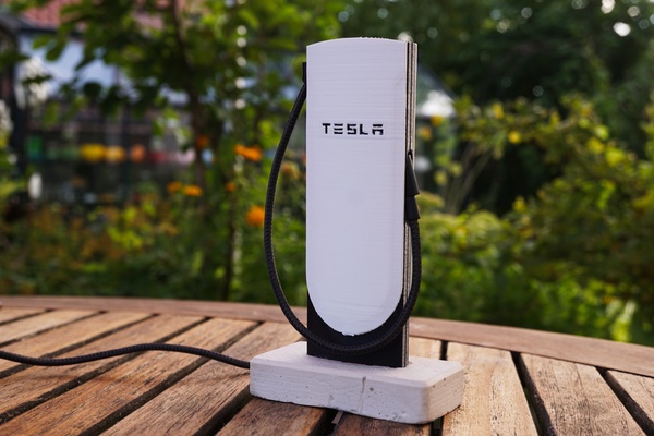 tesla v4 supercharger phone carregador by gimpelginster ferramentas aparelhos telefone 3d print model - Mito3D