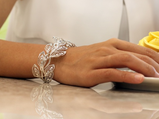 dourado louro manguito pulseira arte nouveau contemporâneo folhas casamento joalheria pulseiras 3d print model - Mito3D