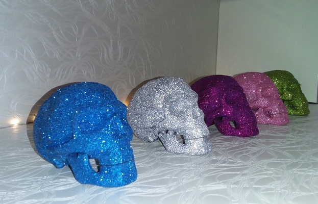 moderno cranio forma spillo decoration 3d print model - Mito3D