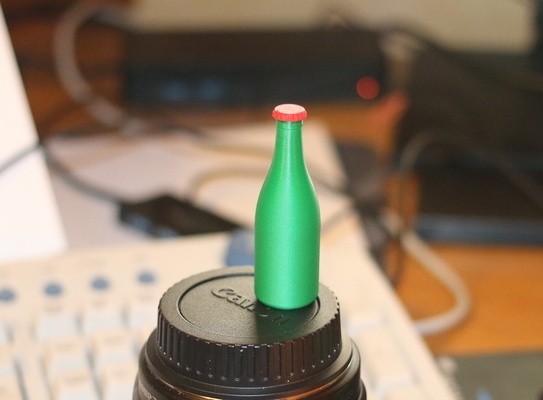 miniatura bottiglia cap forma spillo 3d print model - Mito3D