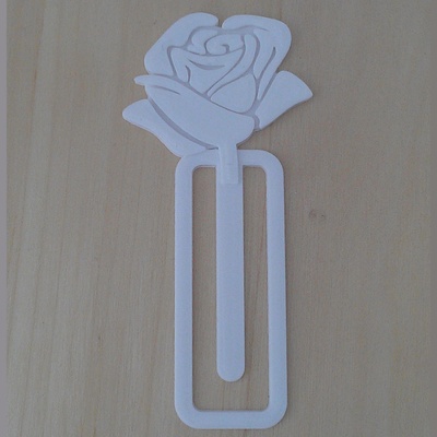 papier agrafe rose forme d'épingle trombone 3d print model - Mito3D
