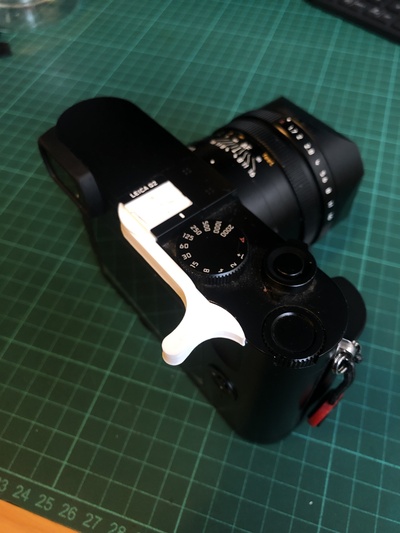 leica q or q2 pollice presa scarpa telecamera accessorio forma spillo 3d print model - Mito3D