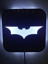 lámpara pared led batman pinshape dccomics superhéroe logo 3d print model - Mito3D