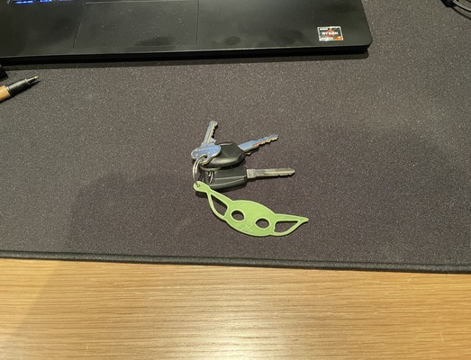 bébé yoda jaune porte clés forme d'épingle baby 3d print model - Mito3D