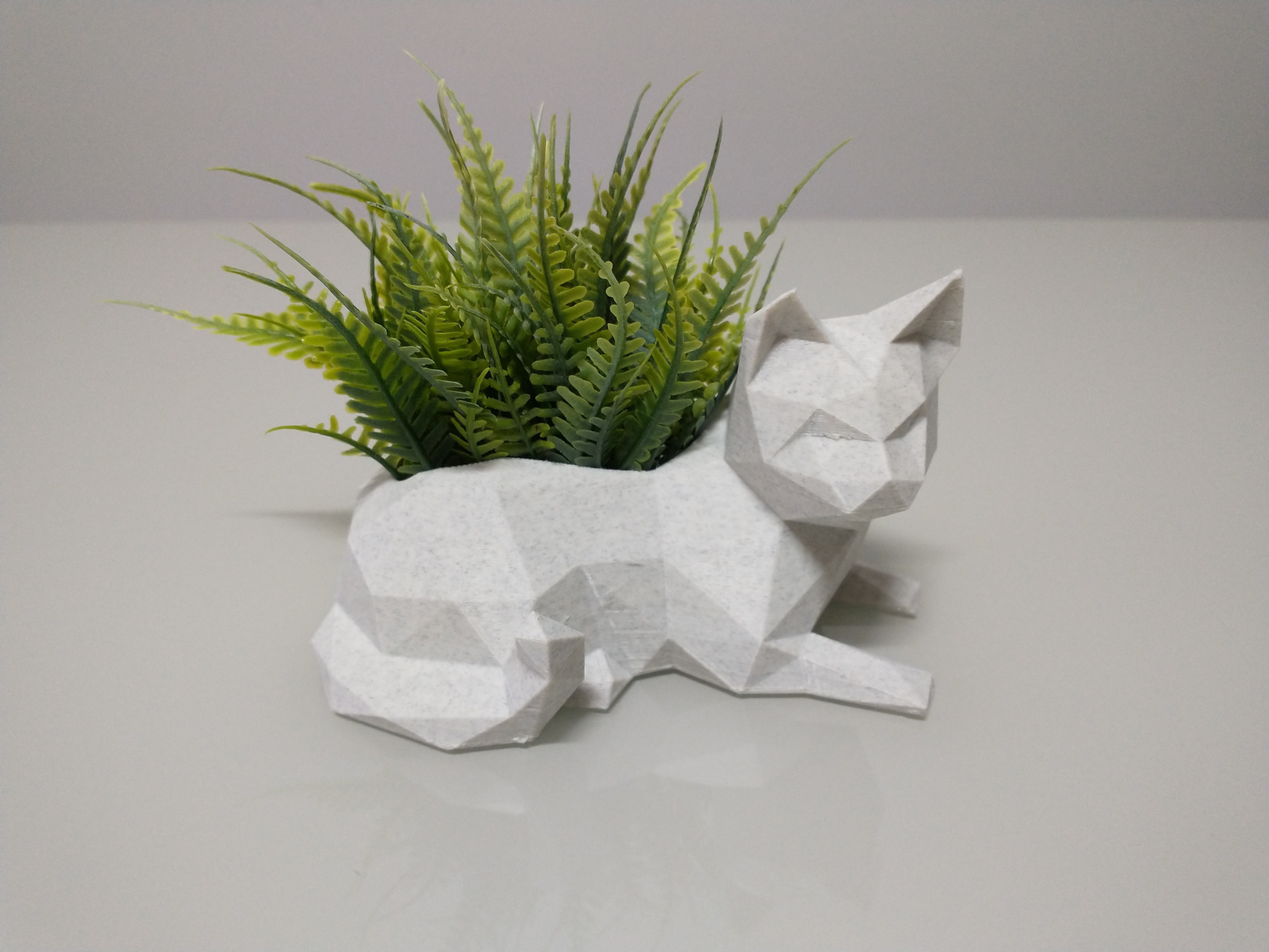 escuela politécnica gato florero plantador forma alfiler low poly 3D print model - Mito3D