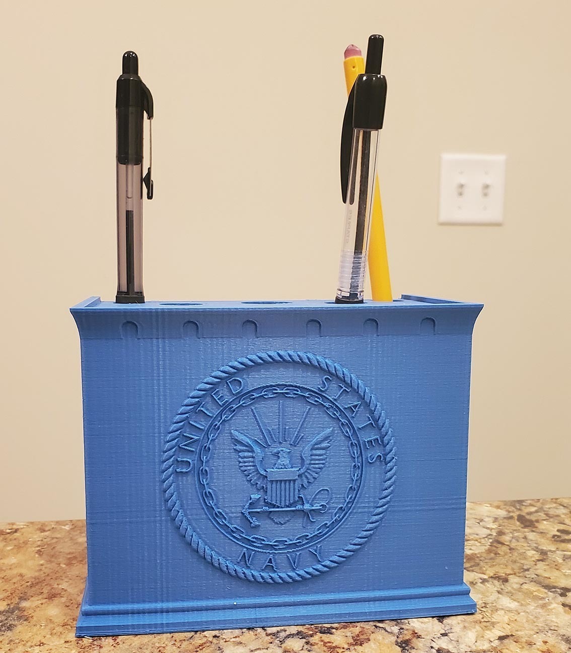 us marine porte plume forme d'épingle pen holder 3D print model - Mito3D