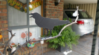 raven silueta pinshape halloween prop 3d print model - Mito3D